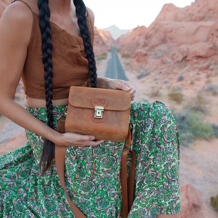 Чохол для камери MegaGear Pebble з натуральної шкіри для бездзеркальних, моментальних та DSLR камер, Кориця