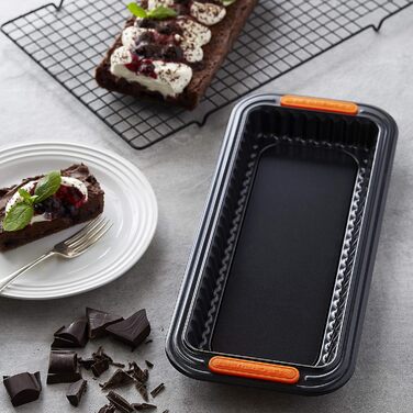 Форма для тарту Le Creuset антипригарна, прямокутна, 33x13x3 см, зйомне дно, стійка до закваски, з карбоністої сталі, антрацит/помаранчева