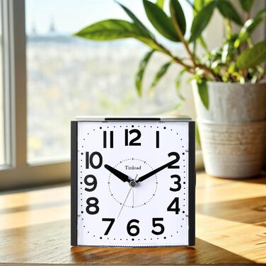 Analog Senior Alarm Clock with Night Light, 4.7-inch Dial, Table Clock with Snooze Function, Loud, 3-Stage Increasing Bell Sound, Battery Powered