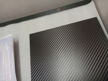 Кутовий ігровий стіл з підставкою під монітор, USB-портами, LED-підсвіткою та аксесуарами