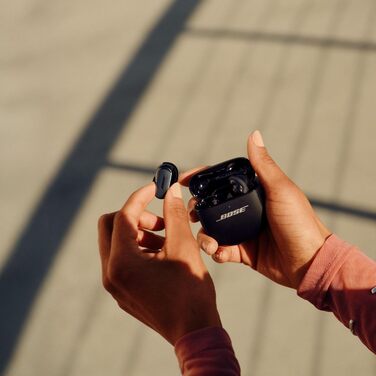 Bose QuietComfort Ultra Bluetooth-навушники (2-ге покоління) чорного кольору: бездротові, з шумозаглушенням, IPX4, до 6 год роботи, 360° звук, глибокі баси